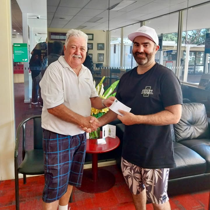 Featured image for “Club President Simon Wyatt presenting Club Champion Brett Kellow with proceeds from the Saturday competition raffle for December & January!”